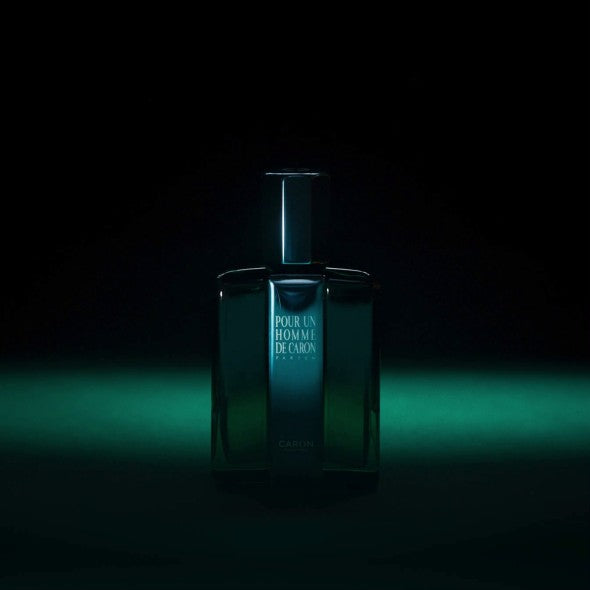 Un flacon aux reflets saisissants